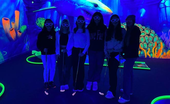 Saisonabschluss der Juniorinnen beim 3D Mini-Golf